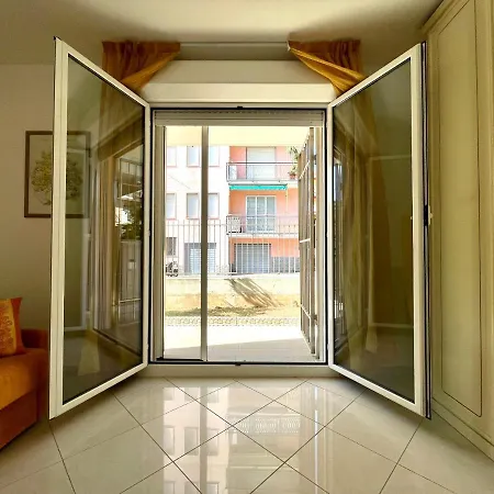 300mt Dal Mare - Wi-fi - Ampio Terrazzo - Free Parking チェリアーレ